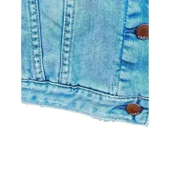 Women’s Gap 1969 Distressed Denim Jacket•Light Wash•Preowned Great Condition• - Picture 8 of 11